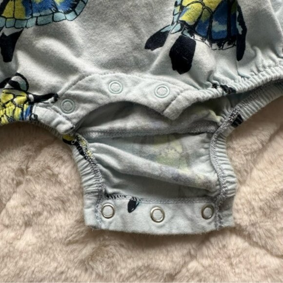 Tea Collection | Blue Sea Turtle Printed Henley Romper | Size 3-6 Months - Picture 6 of 9